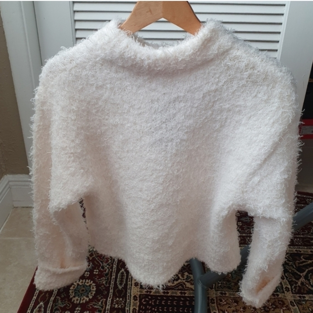 NWT H&M Off White Fluffy Cropped Sweater XS - Picture 5 of 8